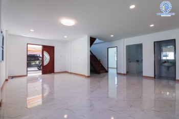 *****บ้านเดี่ยวมือสอง เมืองนนทบุรี ม.มณียา รัตนาธิเบศร์-ท่าอิฐ เนื้อที่กว้างขวางกว่า 81.30 ตร.ว. ฟังก์ชัน 4 ห้องนอน 2 ห้องน้ำ ที่จอดรถ 2 คัน รีโนเวทใหม่ พร้อมเข้าอยู่ พื้นที่ใช้สอยกว้างขวาง ตอบโจทย์ทุกการอยู่อาศัย บนทำเลแห่งการเดินทาง ใกล้รถไฟฟ้าสายสีม่วง "บางรักน้อยท่าอิฐ" และจุดขึ้นทางด่วน "งามวงศ์วาน" จองเลย!